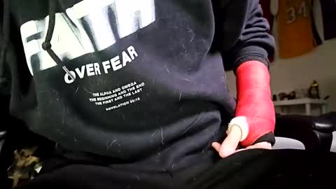 Snapshot of bigwhited2115 chatting on January 7, 2026, 10:01 pm Onlyfans redheadedwhitedick online show from January 7, 2026, 10:01 pm