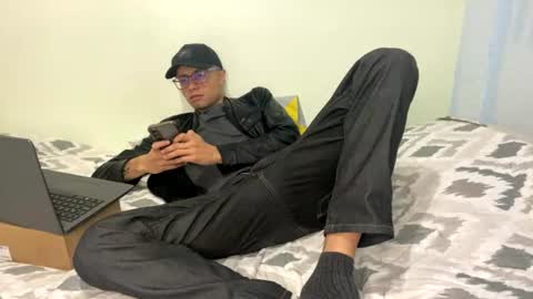 Snapshot of billy_magteo chatting on August 5, 2026, 6:33 pm billy_magteo online show from August 5, 2026, 6:33 pm