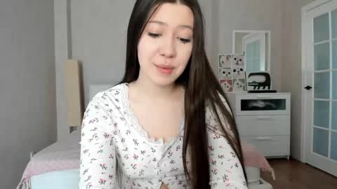 Snapshot of bina_mima chatting on April 18, 2026, 9:35 am bina_mima online show from April 18, 2026, 9:35 am