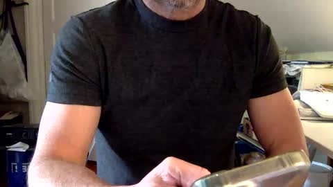 Snapshot of bisonbar chatting on April 3, 2026, 7:12 pm BisonBar online show from April 3, 2026, 7:12 pm