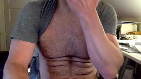 Snapshot of bisonbar chatting on May 9, 2026, 6:13 pm BisonBar online show from May 9, 2026, 6:13 pm