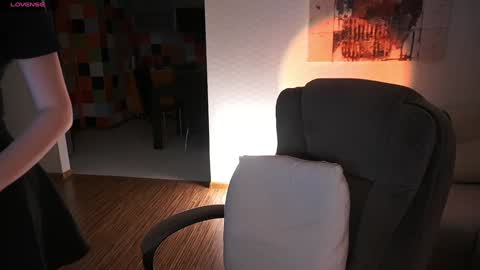 Snapshot of bitter_moon chatting on October 20, 2025, 2:23 am Ann Braslowsky online show from October 20, 2025, 2:23 am