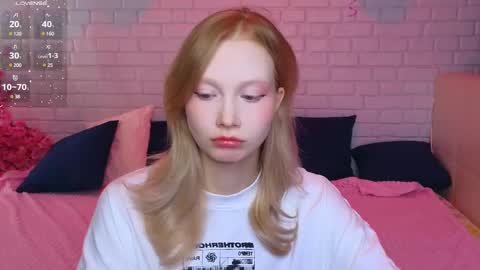 Julia online show from March 11, 2025, 1:26 am