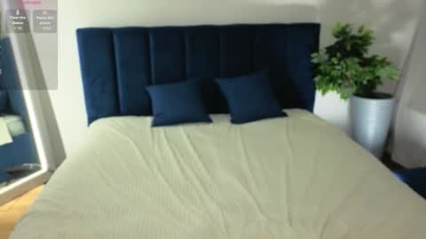 Julia online show from September 21, 2025, 9:16 pm