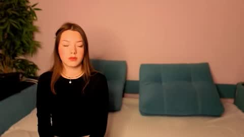 Julia online show from October 3, 2025, 9:06 am