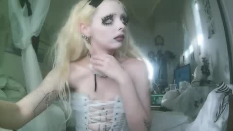 vampire fang  online show from November 20, 2025, 8:30 pm