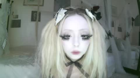 vampire fang  online show from April 15, 2026, 6:15 pm