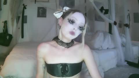 Snapshot of bl0odsyring3 chatting on June 6, 2026, 2:16 am vampire fang online show from June 6, 2026, 2:16 am