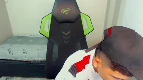 Black diamondd  online show from April 18, 2026, 10:32 pm