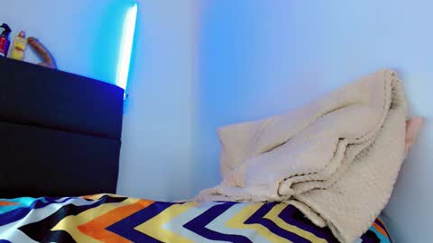 black_fire_sweet online show from October 16, 2025, 12:33 am