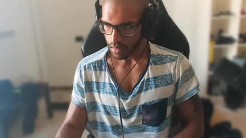 Master online show from April 16, 2026, 9:32 am