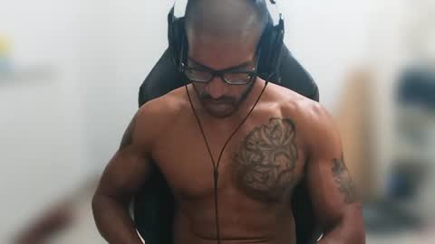 Snapshot of black_lollipop chatting on August 8, 2026, 7:27 pm Master online show from August 8, 2026, 7:27 pm