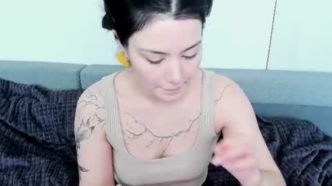 Snapshot of black_pant3r chatting on June 10, 2026, 4:12 am Mon Mon online show from June 10, 2026, 4:12 am