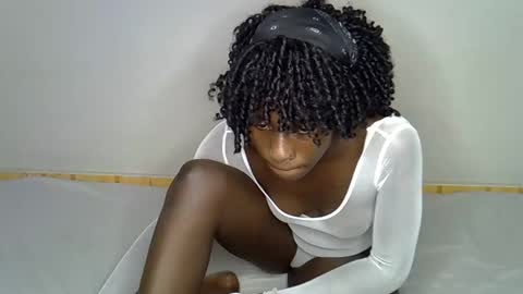 Snapshot of black_queeni chatting on November 26, 2025, 10:00 pm black_queeni online show from November 26, 2025, 10:00 pm