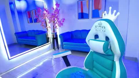 Rousse  online show from October 19, 2025, 4:02 am