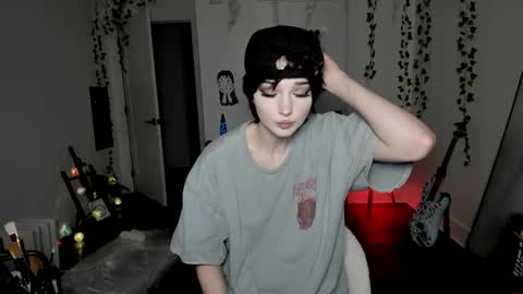 Ella online show from December 19, 2025, 12:39 am