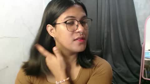 Ellez online show from September 28, 2025, 6:24 pm