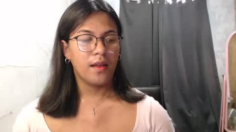 Ellez online show from October 13, 2025, 1:49 am