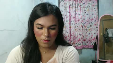 Ellez online show from February 16, 2026, 2:35 pm