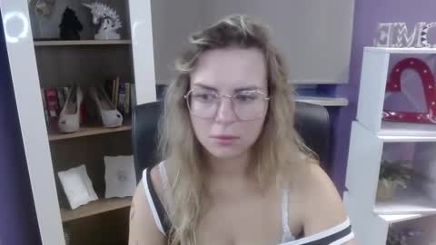 Snapshot of blackrosezoey chatting on September 11, 2025, 4:23 am Z O E Y online show from September 11, 2025, 4:23 am