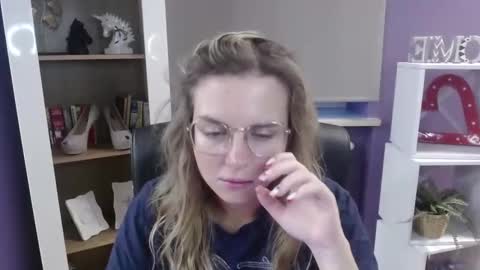 Snapshot of blackrosezoey chatting on September 16, 2025, 4:35 am Z O E Y online show from September 16, 2025, 4:35 am