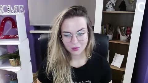 Snapshot of blackrosezoey chatting on October 22, 2025, 4:35 am Z O E Y online show from October 22, 2025, 4:35 am