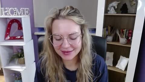 Z O E Y online show from November 7, 2025, 6:02 am