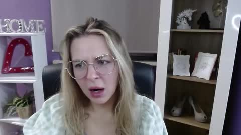 Z O E Y online show from November 27, 2025, 5:53 am