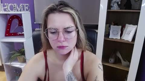 Z O E Y online show from December 16, 2025, 5:34 am