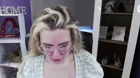 Z O E Y online show from March 11, 2026, 6:19 am