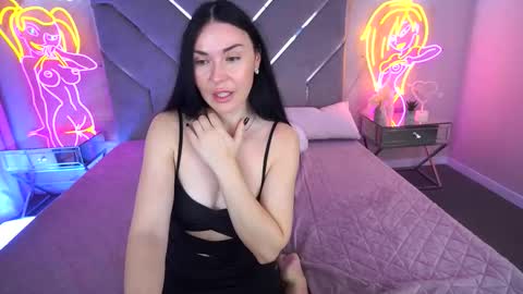 blacksilkqueen online show from November 21, 2025, 8:46 am