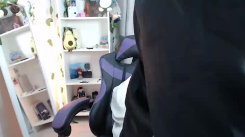   online show from February 25, 2026, 4:33 am