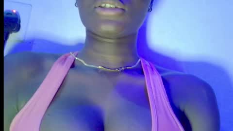 nikky00 online show from April 19, 2026, 8:44 pm