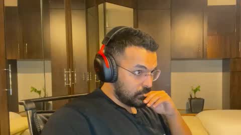 Leo online show from December 5, 2025, 5:09 pm