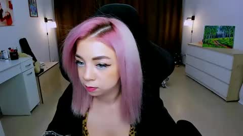 Nicole online show from December 18, 2024, 7:47 am