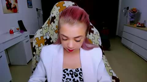 Nicole online show from February 7, 2025, 6:35 am