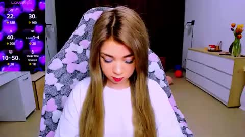 Nicole online show from March 11, 2025, 12:39 pm