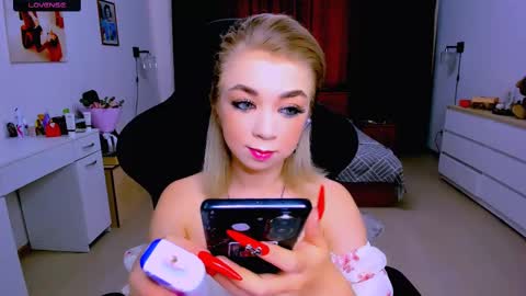 Nicole online show from September 11, 2025, 7:08 am