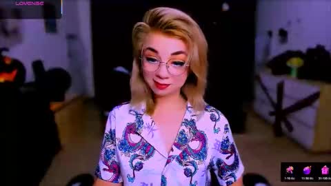 Nicole online show from October 24, 2025, 3:03 am