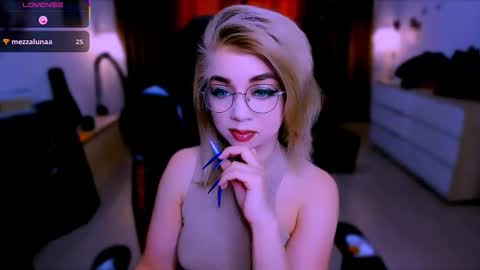 Nicole online show from November 6, 2025, 8:04 am