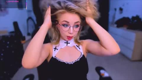 Nicole online show from November 7, 2025, 5:07 am