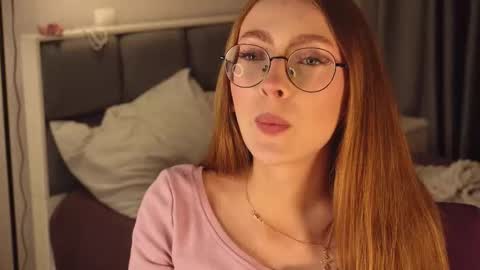  LiLy online show from September 8, 2025, 3:33 pm