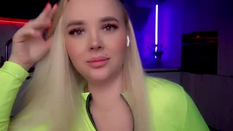 Lana online show from February 4, 2025, 7:29 am