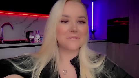 Lana online show from February 20, 2025, 6:24 pm