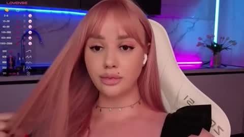 Lana online show from September 20, 2025, 8:43 pm