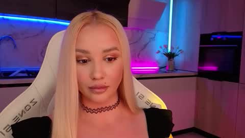 Lana online show from October 22, 2025, 12:16 pm