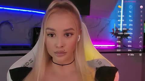 Lana online show from November 30, 2025, 7:01 am