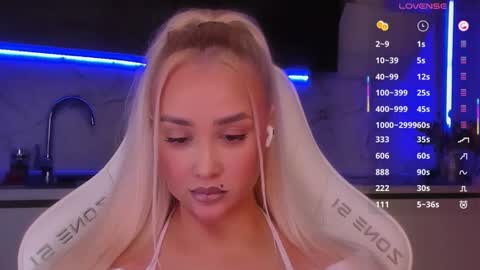 Snapshot of blond_diamond chatting on May 1, 2026, 2:27 am Lana online show from May 1, 2026, 2:27 am