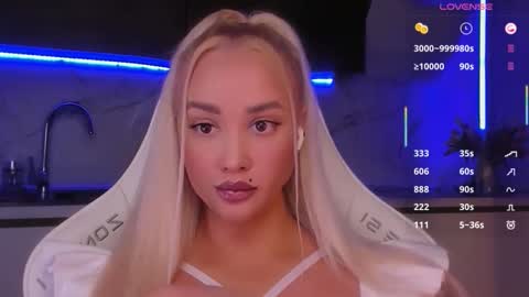 Snapshot of blond_diamond chatting on May 16, 2026, 3:03 am Lana online show from May 16, 2026, 3:03 am