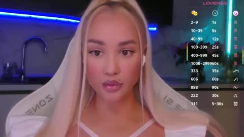 Snapshot of blond_diamond chatting on May 18, 2026, 3:13 am Lana online show from May 18, 2026, 3:13 am